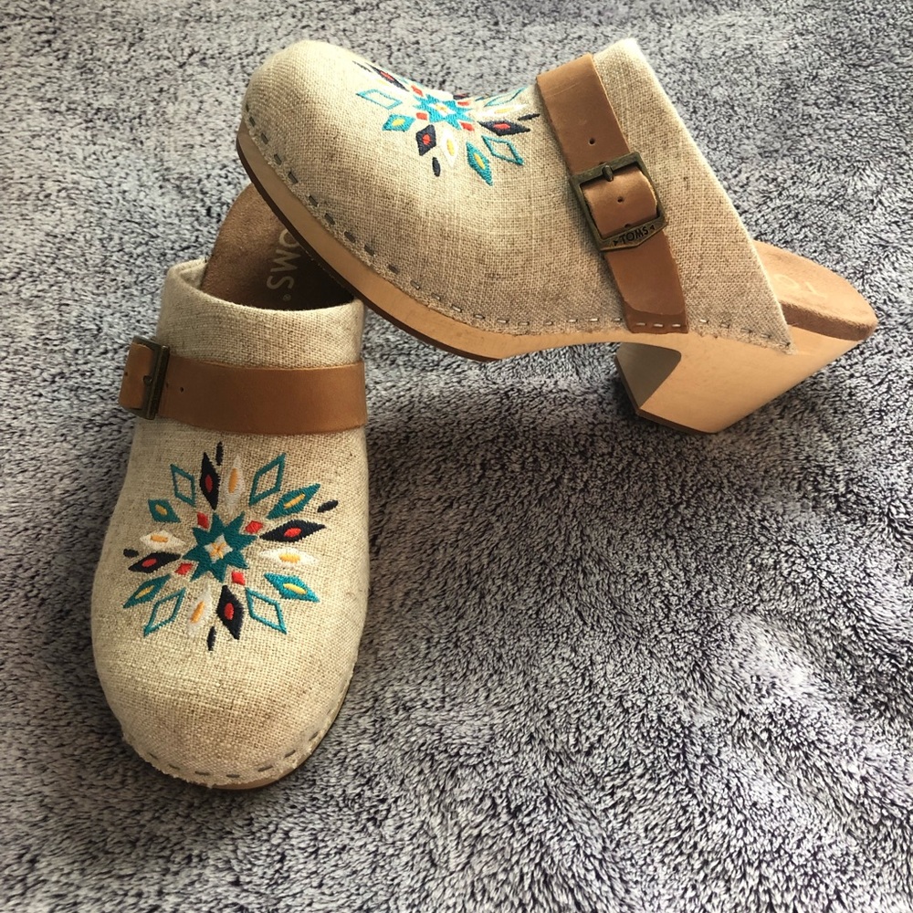 *RARE* TOMS Clogs Size 7.5